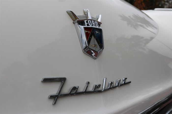 Ford-Fairlane-1955-13