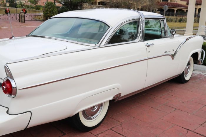 Ford-Fairlane-1955-21