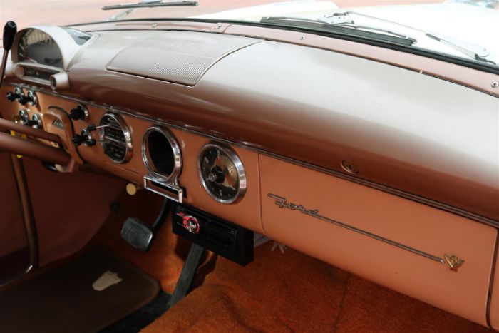Ford-Fairlane-1955