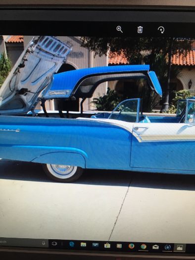 Ford-Fairlane-1957-3