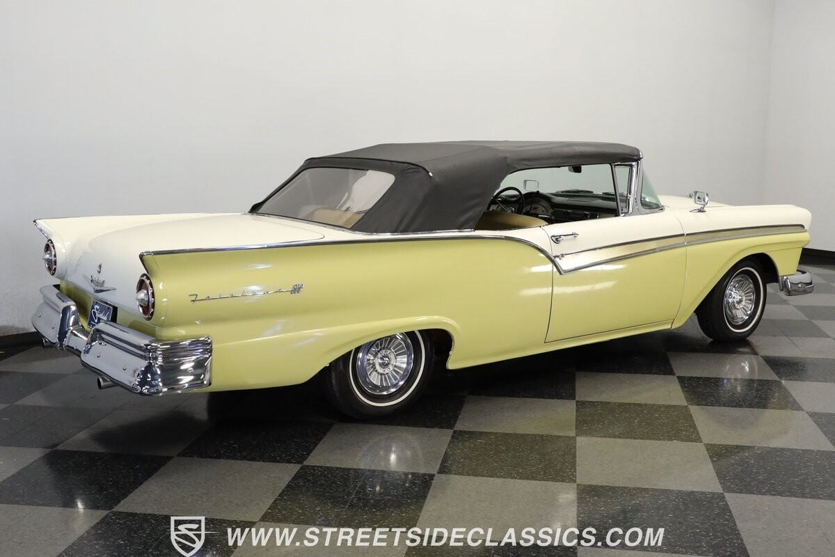 Ford-Fairlane-1957-Convertible-11