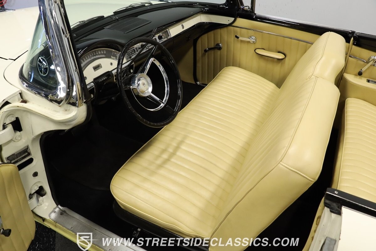 Ford-Fairlane-1957-Convertible-4