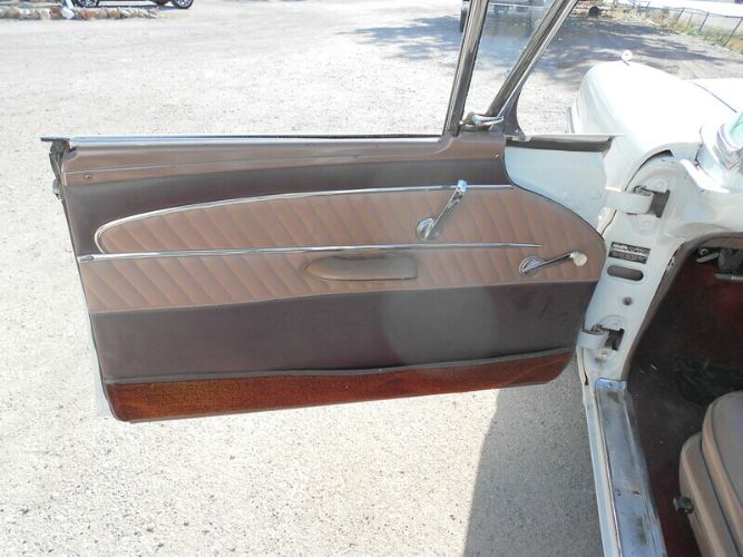 Ford-Fairlane-1958-White-Brown-3