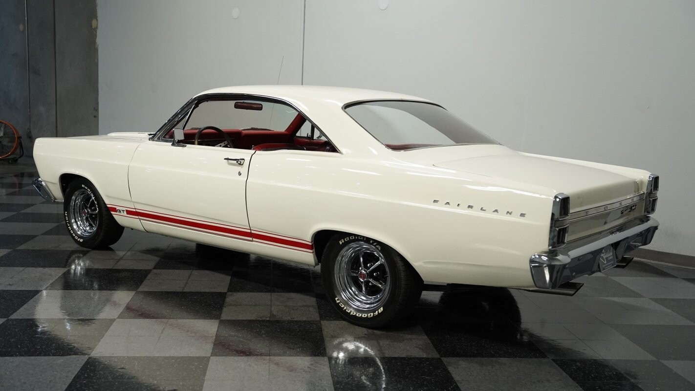 Ford-Fairlane-1967-Fastback-7