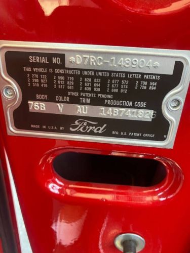 Ford-Fairlane-500-1957-RedWhite-Top-RedWhite-Vinyl-26