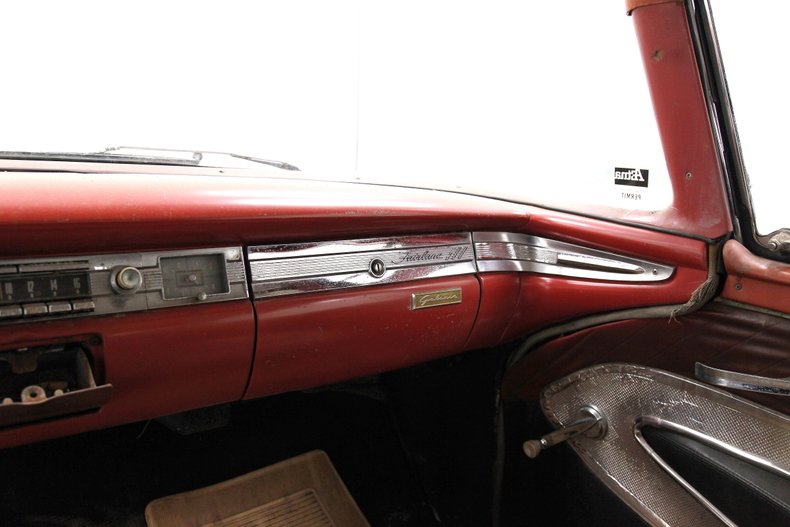 Ford-Fairlane-500-1959-Raven-Black-Red-ampamp-White-4