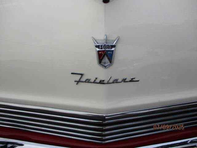 Ford-Fairlane-victoria-1955-red-11
