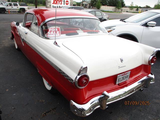 Ford-Fairlane-victoria-1955-red-2