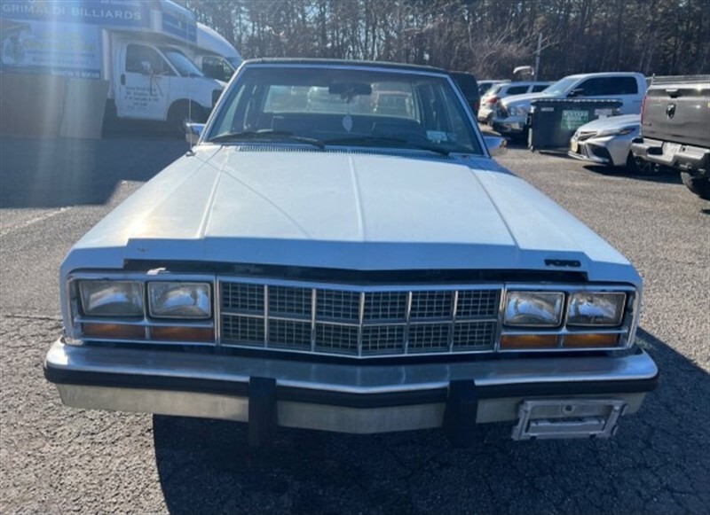 Ford-Fairmont-1982-SEDAN-4-DR-1
