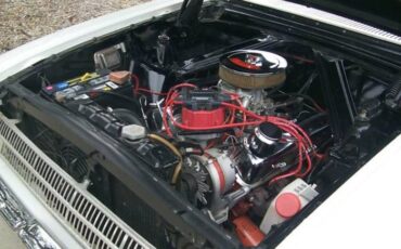Ford-Falcon-1961-WhiteBurgundy-BurgundyWhite-1