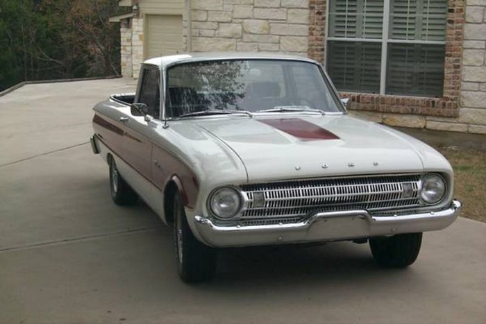 Ford-Falcon-1961-WhiteBurgundy-BurgundyWhite-2