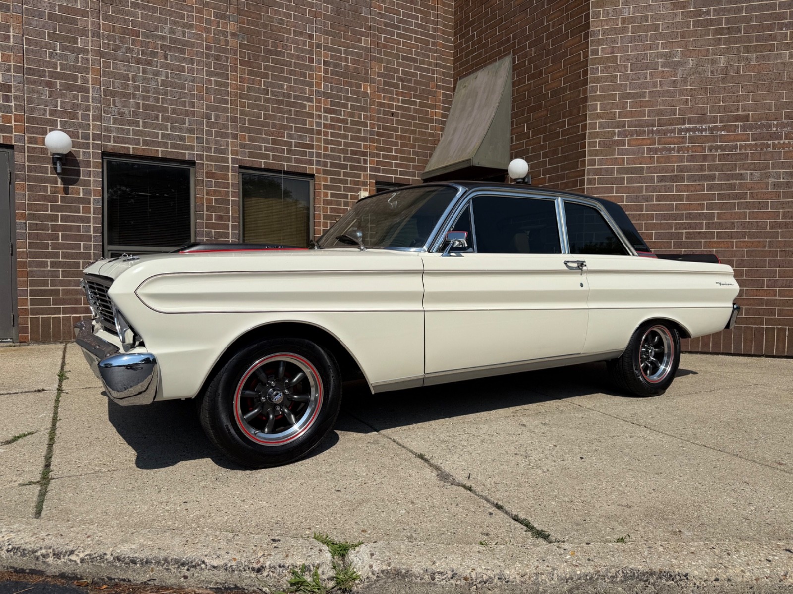 Ford-Falcon-1965-Sedan-1
