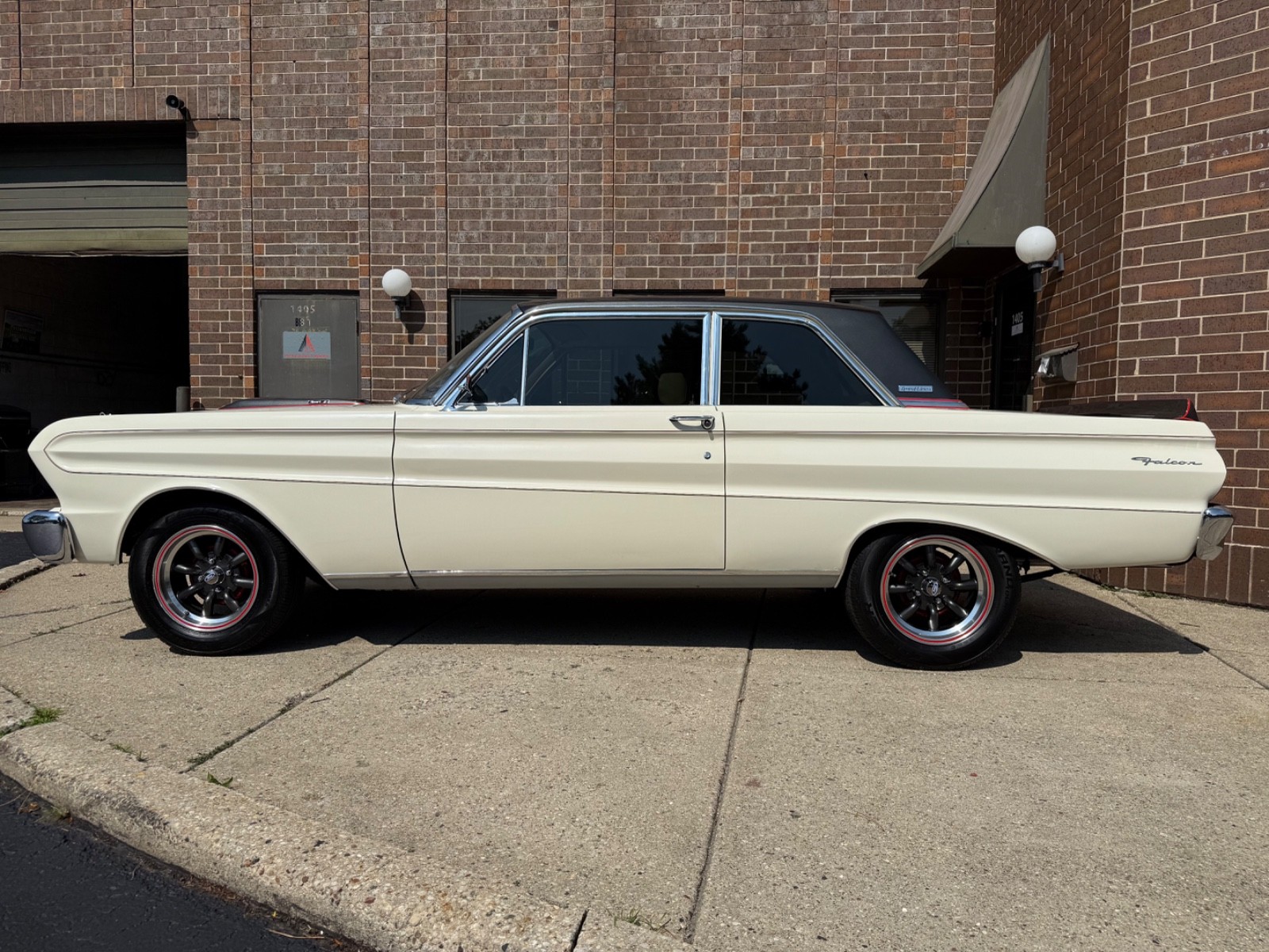 Ford-Falcon-1965-Sedan-2