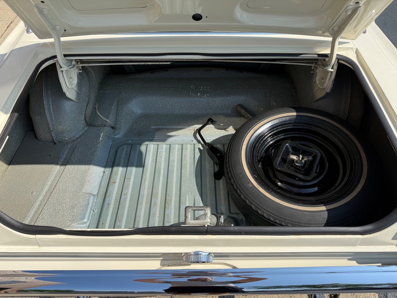 Ford-Falcon-1965-Sedan-23