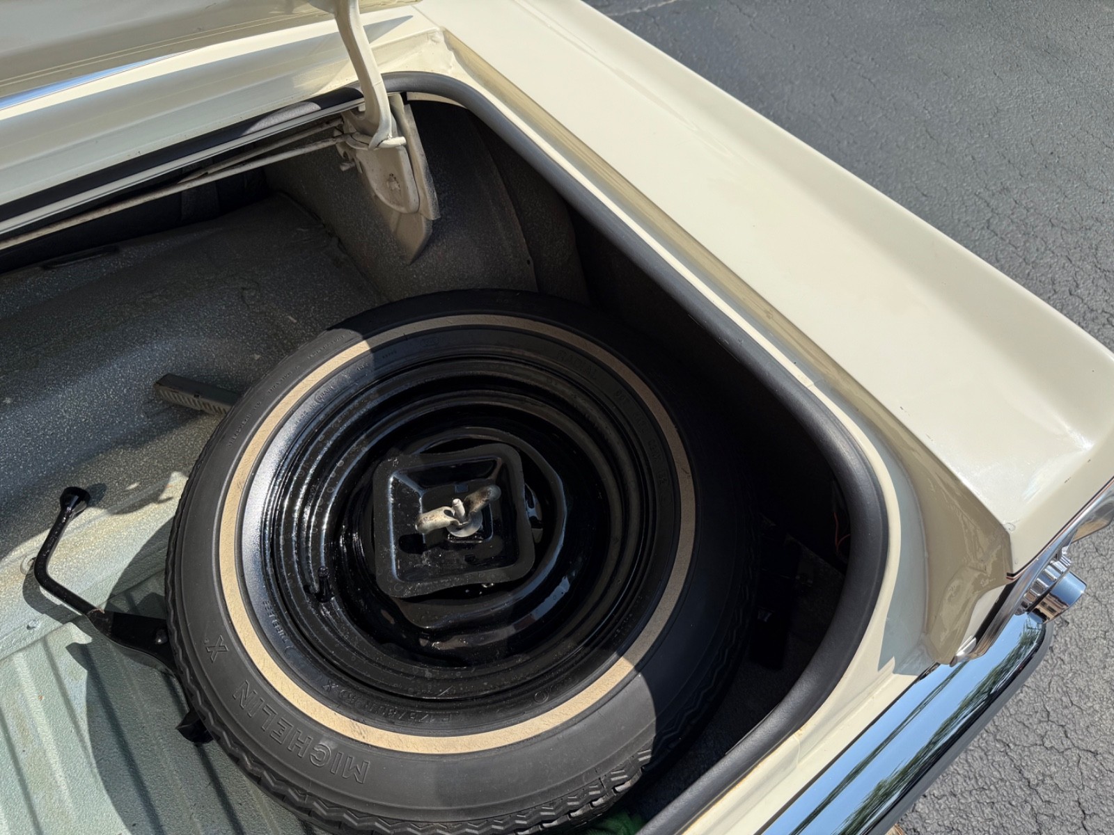 Ford-Falcon-1965-Sedan-24