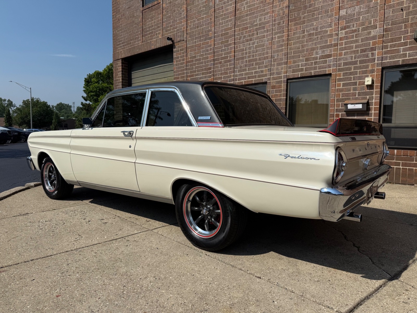 Ford-Falcon-1965-Sedan-3