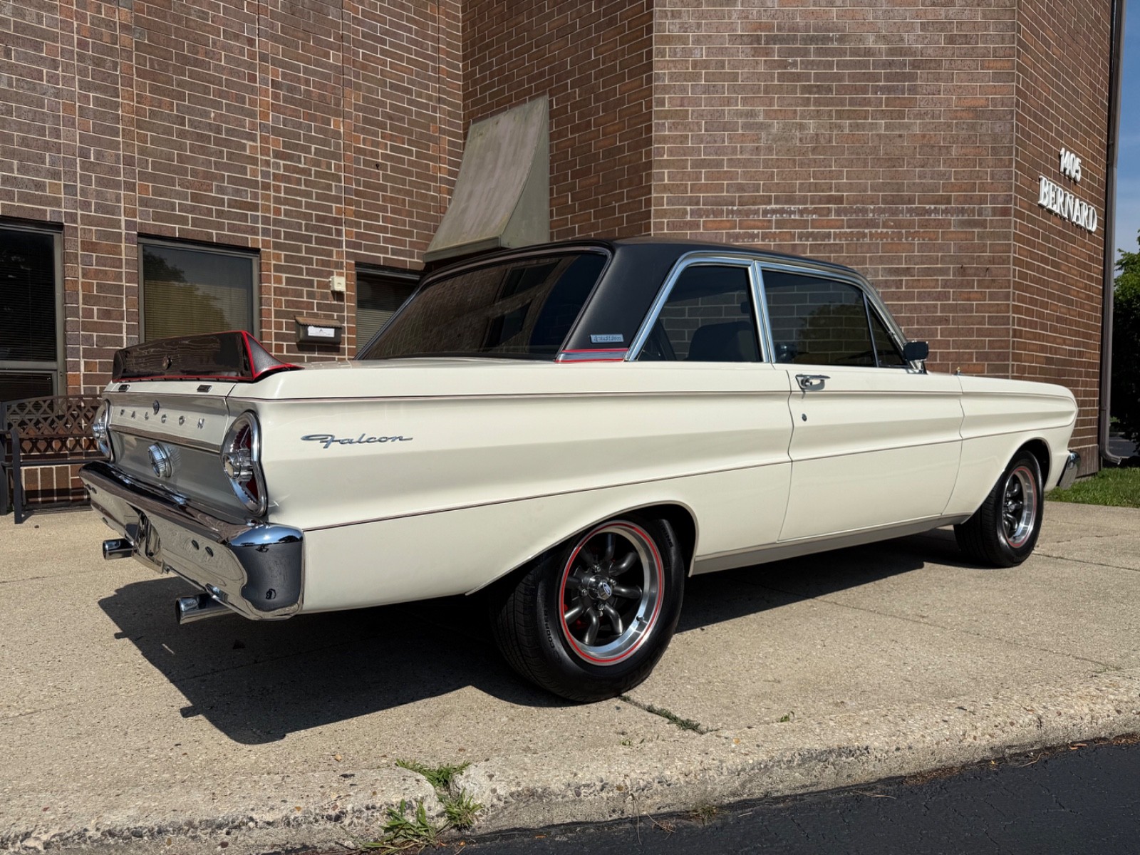 Ford-Falcon-1965-Sedan-7