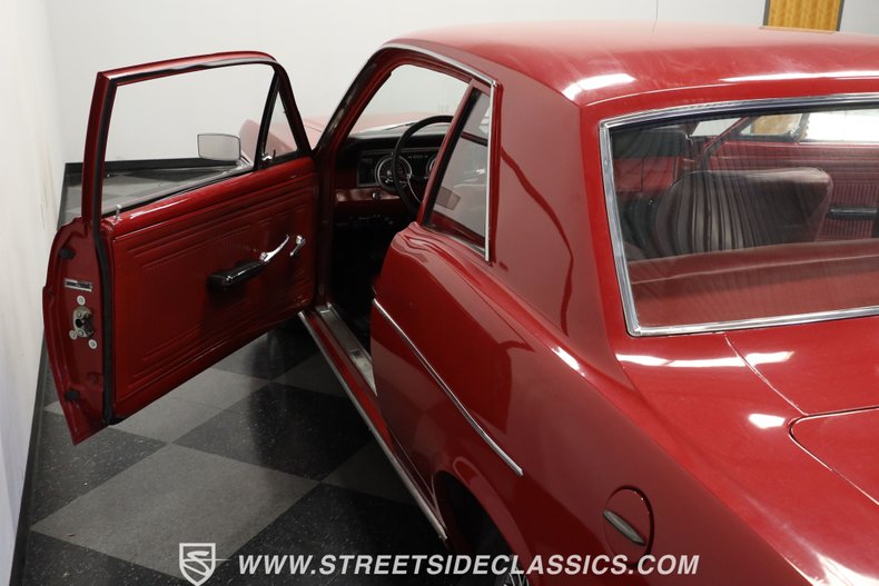 Ford-Falcon-1967-Red-Red-ampamp-Gray-1