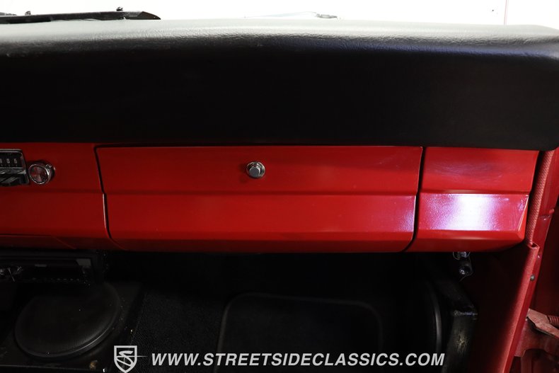 Ford-Falcon-1967-Red-Red-ampamp-Gray-4