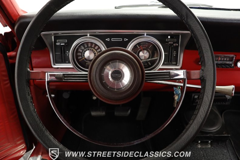 Ford-Falcon-1967-Red-Red-ampamp-Gray-42
