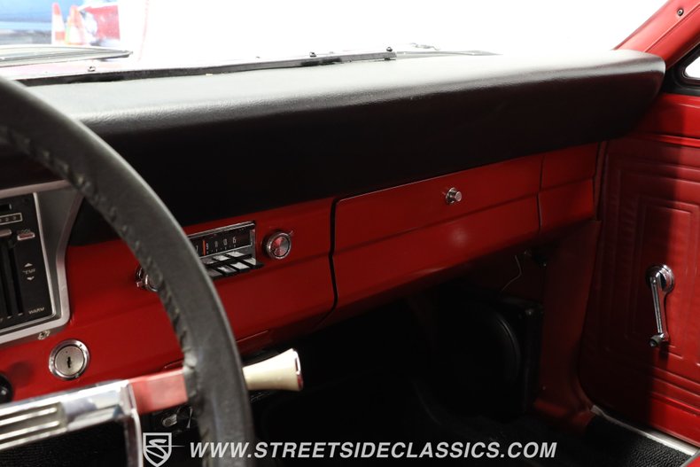 Ford-Falcon-1967-Red-Red-ampamp-Gray-45