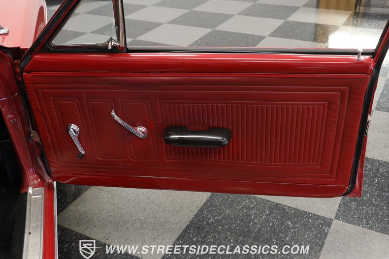 Ford-Falcon-1967-Red-Red-ampamp-Gray-5