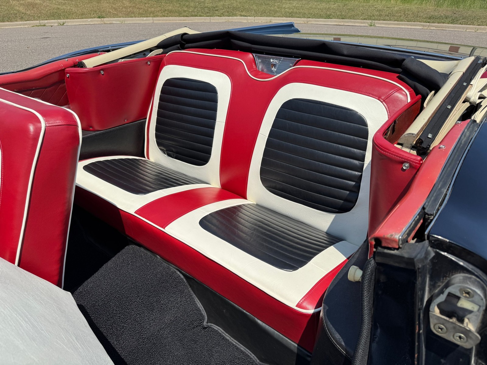 Ford-Farilane-500-Galaxie-Sunliner-1959-13