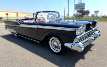 Ford-Farilane-500-Galaxie-Sunliner-1959
