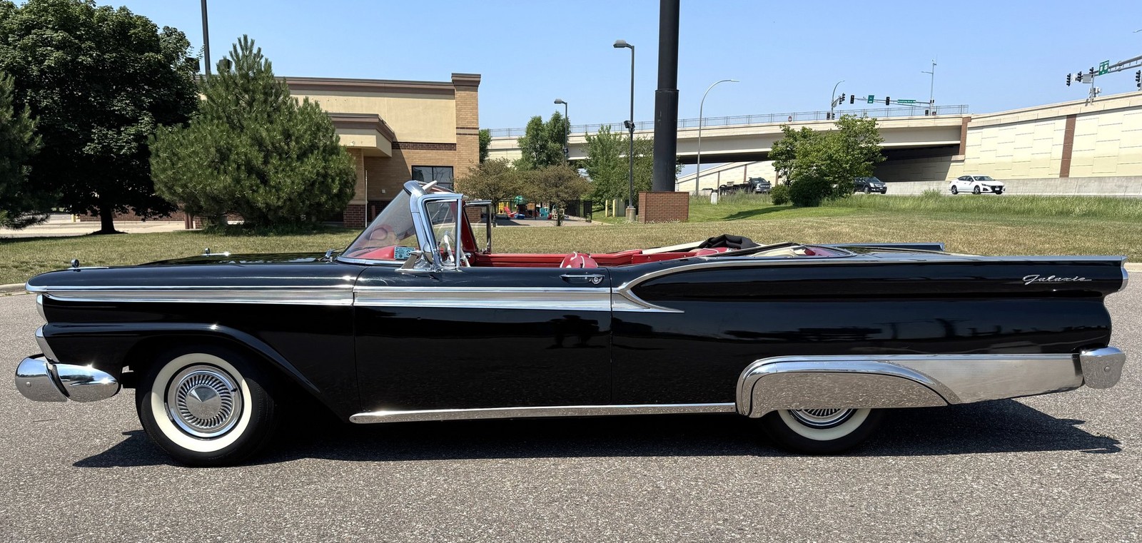 Ford-Farilane-500-Galaxie-Sunliner-1959-6