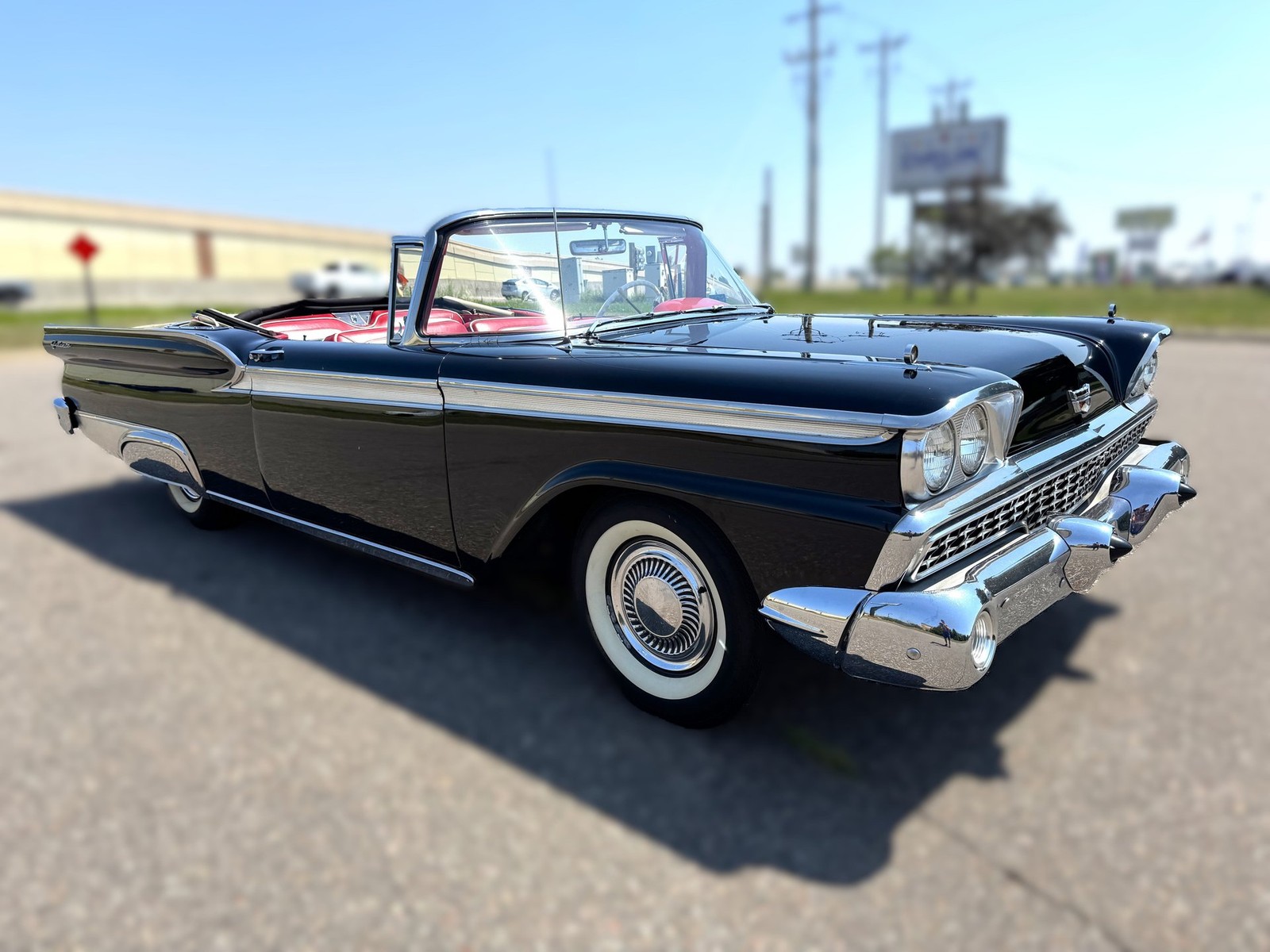 Ford-Farilane-500-Galaxie-Sunliner-1959