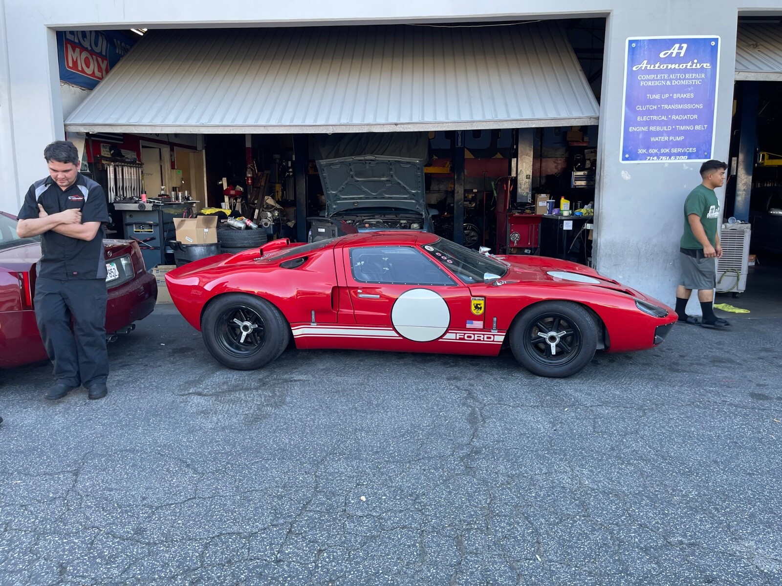 Ford-GT40-1966-1