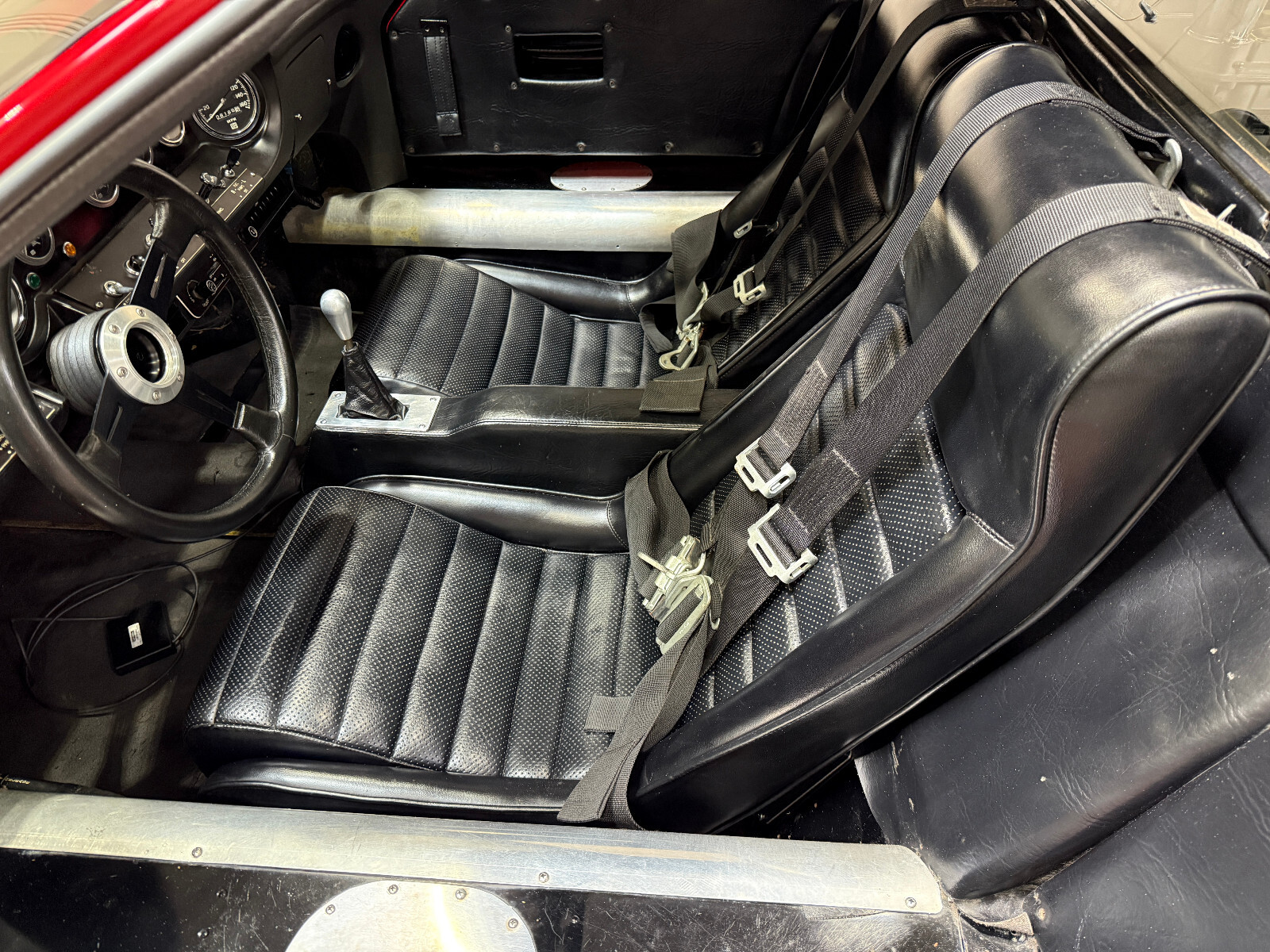 Ford-GT40-1966-13
