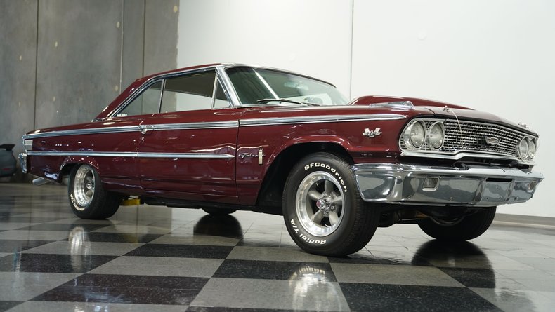Ford-Galaxie-1963-Heritage-Burgundy-Black-15