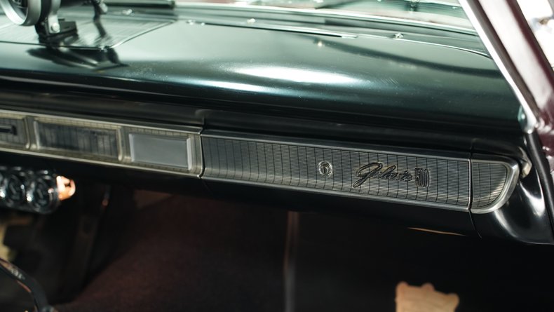 Ford-Galaxie-1963-Heritage-Burgundy-Black-25