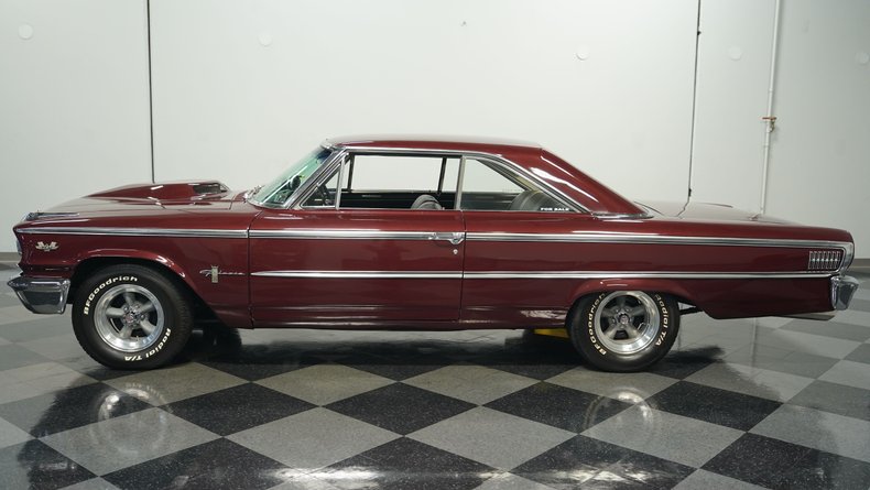 Ford-Galaxie-1963-Heritage-Burgundy-Black-37