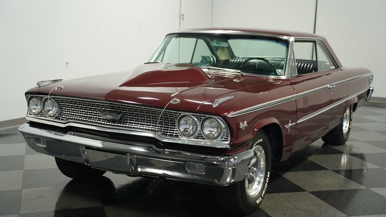 Ford-Galaxie-1963-Heritage-Burgundy-Black-6