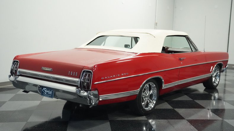 Ford-Galaxie-1967-Candy-Apple-Red-White-12