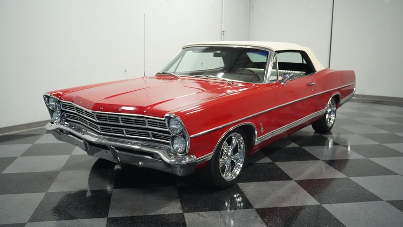 Ford-Galaxie-1967-Candy-Apple-Red-White-3
