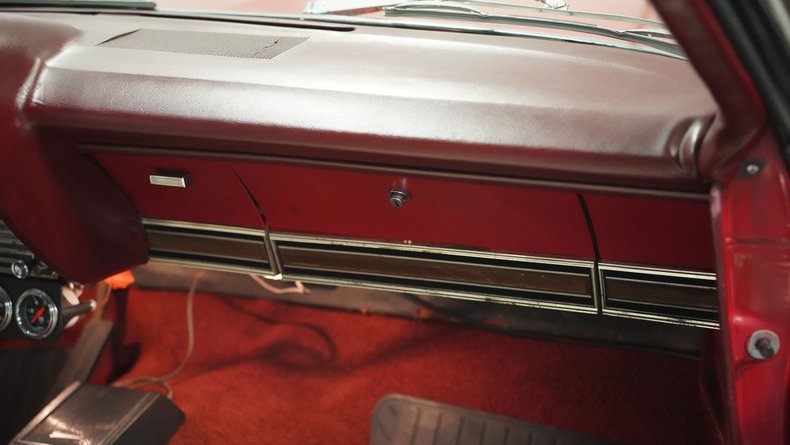Ford-Galaxie-1967-Candy-Apple-Red-White-44