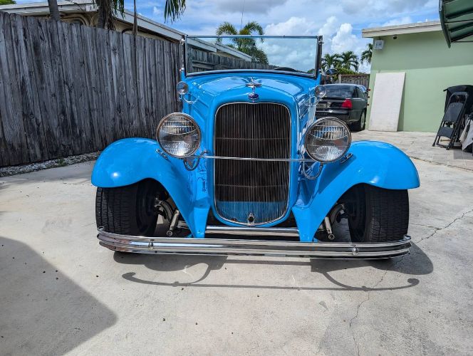 Ford-High-boy-1931-Blue-13