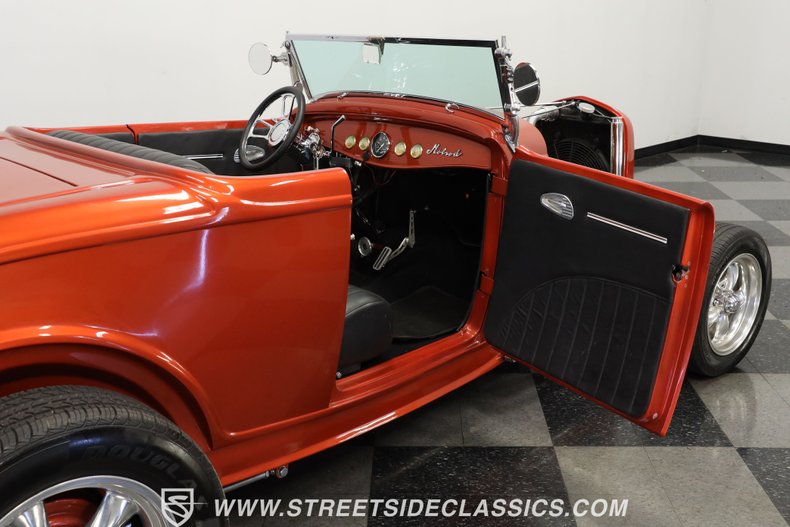 Ford-High-boy-1932-Atomic-Orange-Black-12