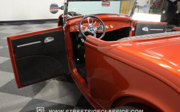 Ford-High-boy-1932-Atomic-Orange-Black-40