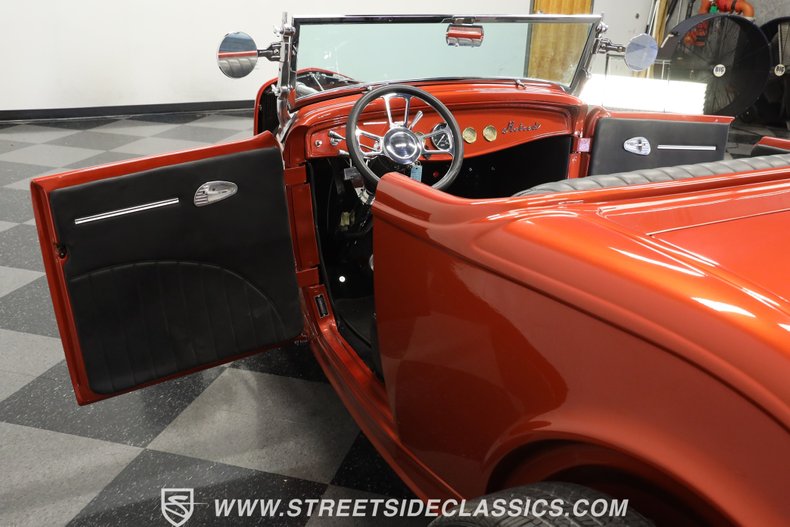 Ford-High-boy-1932-Atomic-Orange-Black-40