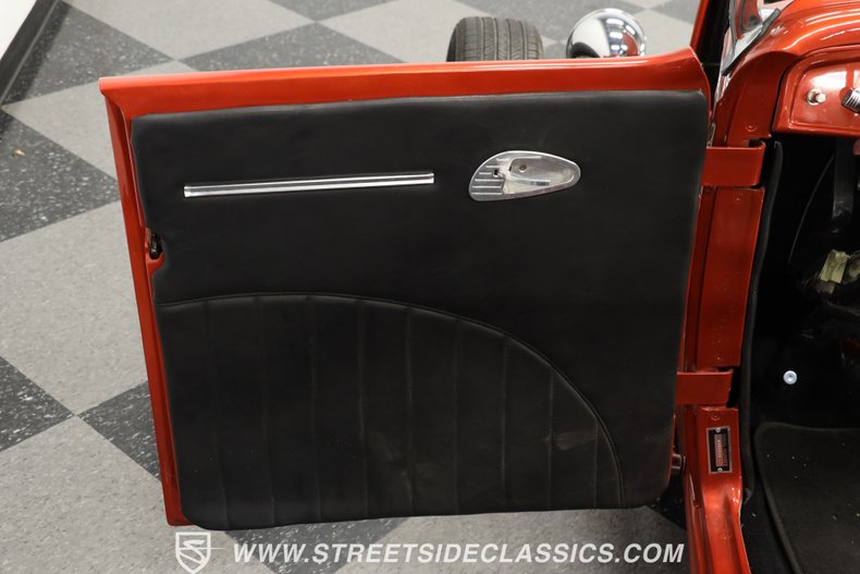 Ford-High-boy-1932-Atomic-Orange-Black-47