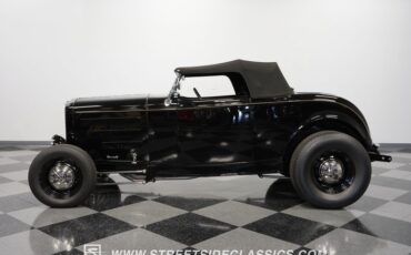 Ford-High-boy-1932-Black-Tan-1