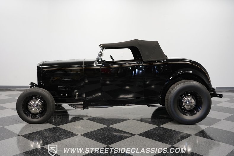 Ford-High-boy-1932-Black-Tan-1