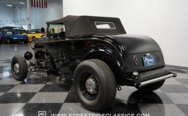 Ford-High-boy-1932-Black-Tan-10