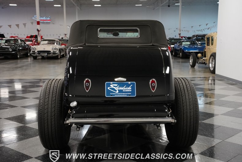 Ford-High-boy-1932-Black-Tan-11