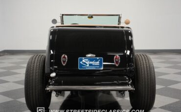 Ford-High-boy-1932-Black-Tan-12