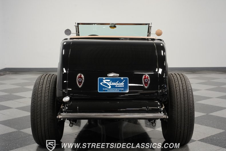 Ford-High-boy-1932-Black-Tan-12